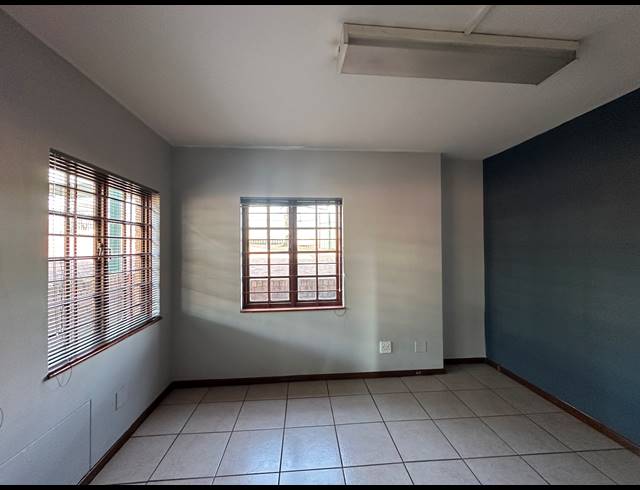 100.50M² OFFICE TO LET IN HIGHVELD